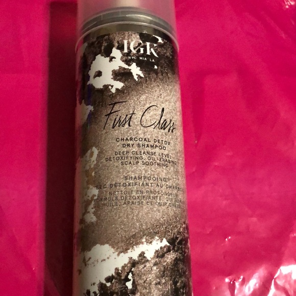 IGK First class charcoal detox dry shampoo - Picture 2 of 10